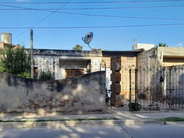 VENTA DE CASA A RECICLAR EN B° JURAMENTO