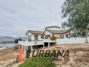 EXCLUSIVA CASA CON VISTA PANORÁMICA A LA HERRADURA