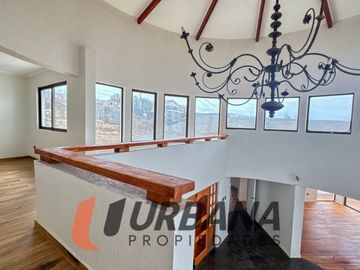 EXCLUSIVA CASA CON VISTA PANORÁMICA A LA HERRADURA