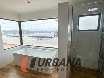 EXCLUSIVA CASA CON VISTA PANORÁMICA A LA HERRADURA