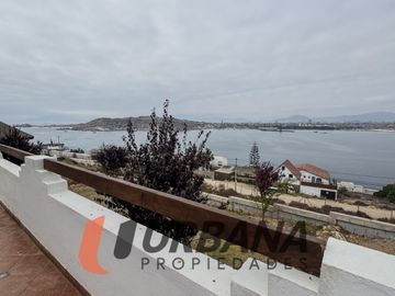 EXCLUSIVA CASA CON VISTA PANORÁMICA A LA HERRADURA