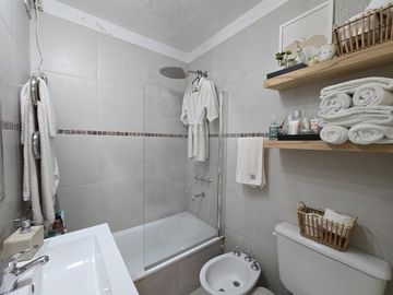 Departamento en venta 2 DORMITORIOS, COCHERA, IMPECABLE