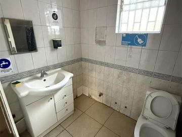 Oficina en Venta en Praga / Salvador