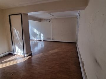 Oficina en Venta en Praga / Salvador