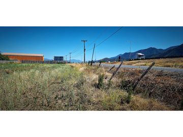 Venta de sitio en área  industrial, de 5.000 m2., en Hijuelas.