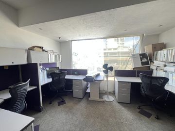Oficinas en la mejor zona a la entrada de CU al mejor precio