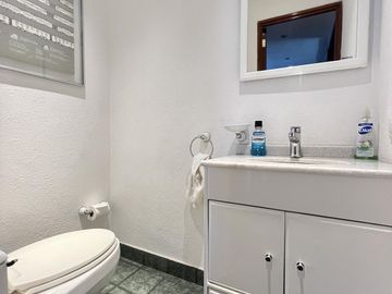 Oficinas en la mejor zona a la entrada de CU al mejor precio
