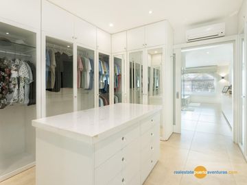 Lujosa Casa en Condominio con Muelle Privado y Solarium!