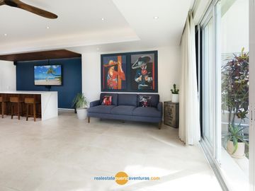 Lujosa Casa en Condominio con Muelle Privado y Solarium!