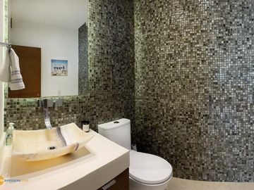Lujosa Casa en Condominio con Muelle Privado y Solarium!
