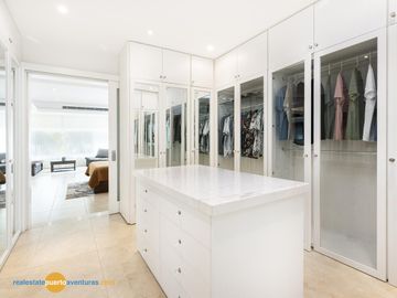 Lujosa Casa en Condominio con Muelle Privado y Solarium!