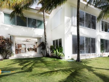 Lujosa Casa en Condominio con Muelle Privado y Solarium!