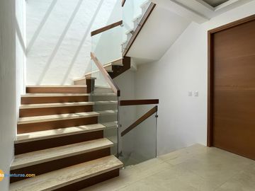 Lujosa Casa en Condominio con Muelle Privado y Solarium!