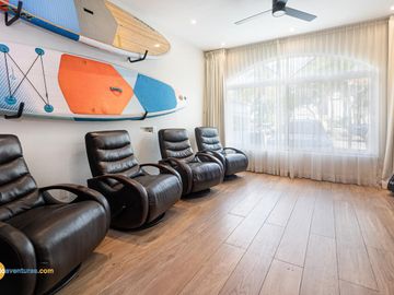 Lujosa Casa en Condominio con Muelle Privado y Solarium!