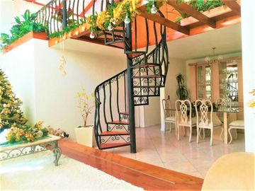 Casa en venta en LA REINA