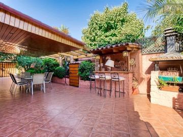 Casa en venta en LA REINA