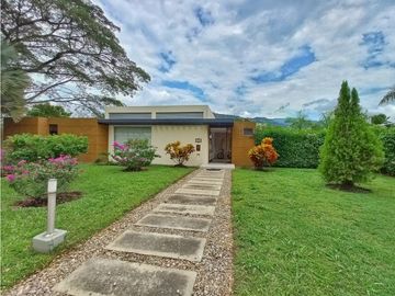 Maat Vende Casa  en Condominio-Villeta 2.697m2 $1.590Millones