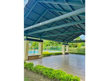Maat Vende Casa  en Condominio-Villeta 2.697m2 $1.590Millones