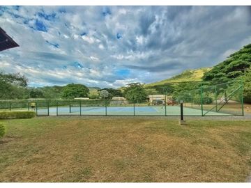 Maat Vende Casa  en Condominio-Villeta 2.697m2 $1.590Millones