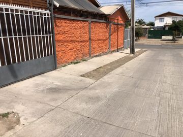 VENDE CASA 3 DORM, 2 BAÑOS, A PASOS METRO COPA LO MARTINEZ, EL BOSQUE