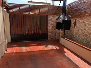 VENDE CASA 3 DORM, 2 BAÑOS, A PASOS METRO COPA LO MARTINEZ, EL BOSQUE