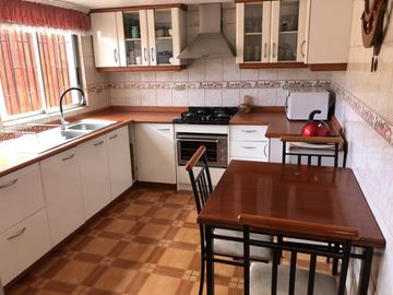 VENDE CASA 3 DORM, 2 BAÑOS, A PASOS METRO COPA LO MARTINEZ, EL BOSQUE