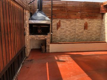 VENDE CASA 3 DORM, 2 BAÑOS, A PASOS METRO COPA LO MARTINEZ, EL BOSQUE
