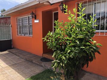 VENDE CASA 3 DORM, 2 BAÑOS, A PASOS METRO COPA LO MARTINEZ, EL BOSQUE