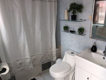 VENDE CASA 3 DORM, 2 BAÑOS, A PASOS METRO COPA LO MARTINEZ, EL BOSQUE