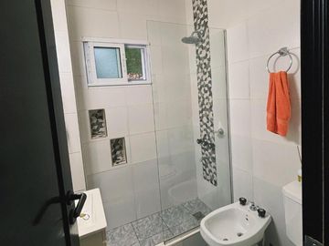 Casa en venta - 3 Dormitorios 2 Baños - Cochera - Berazategui