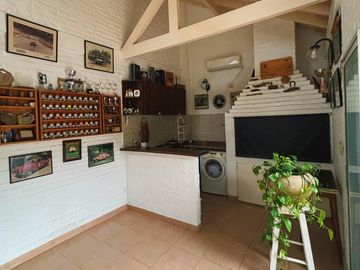 Casa en venta - 3 Dormitorios 2 Baños - Cochera - Berazategui