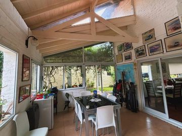 Casa en venta - 3 Dormitorios 2 Baños - Cochera - Berazategui