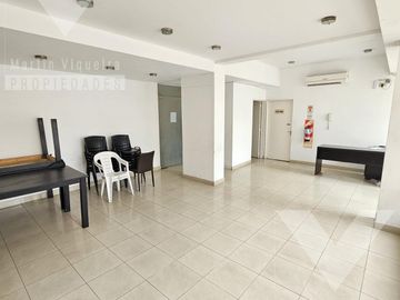 Monoambiente en VENTA con balcón corrido. Piscina y SUM.