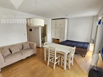 Monoambiente en VENTA con balcón corrido. Piscina y SUM.