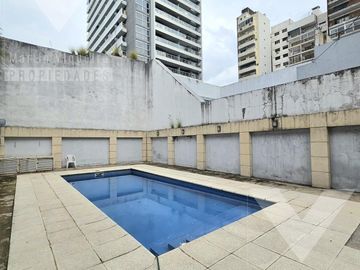 Monoambiente en VENTA con balcón corrido. Piscina y SUM.