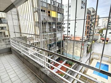 Monoambiente en VENTA con balcón corrido. Piscina y SUM.