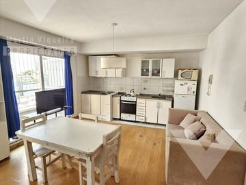 Monoambiente en VENTA con balcón corrido. Piscina y SUM.
