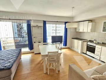 Monoambiente en VENTA con balcón corrido. Piscina y SUM.