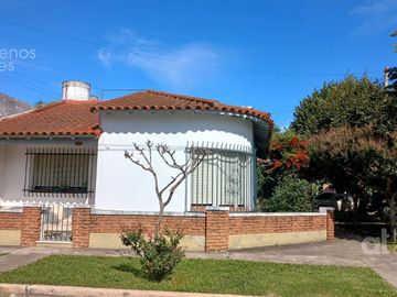 CASA VENTA 3 AMBIENTES CON PATIO