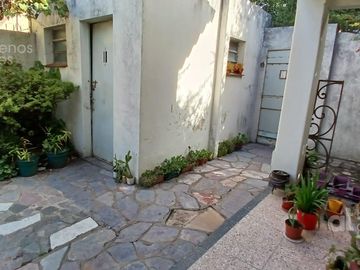 CASA VENTA 3 AMBIENTES CON PATIO