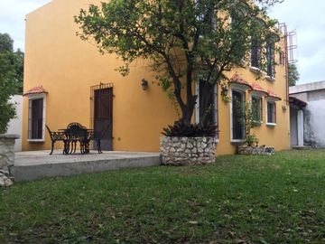 CASA  COLONIAL CON AMPLIO JARDIN EN VENTA EN CIUDAD DEL CARMEN, CAMPECHE