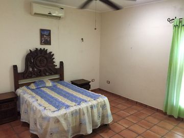 CASA  COLONIAL CON AMPLIO JARDIN EN VENTA EN CIUDAD DEL CARMEN, CAMPECHE