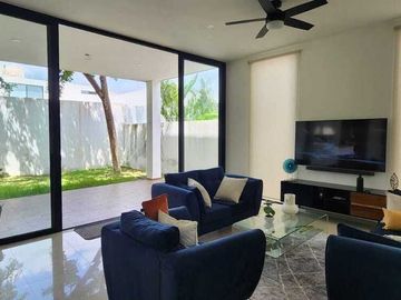 CASA EN VENTA EN FRACC. PRIVADO EN MERIDA, YUCATAN.