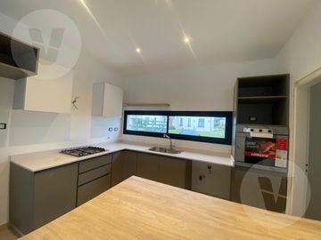 Casa en venta - Barrio Los Talas, Canning