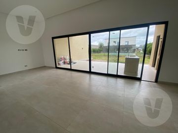 Casa en venta - Barrio Los Talas, Canning