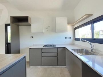 Casa en venta - Barrio Los Talas, Canning