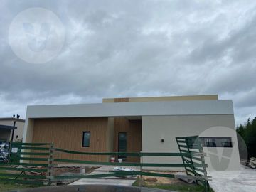 Casa en venta - Barrio Los Talas, Canning