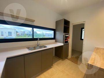 Casa en venta - Barrio Los Talas, Canning