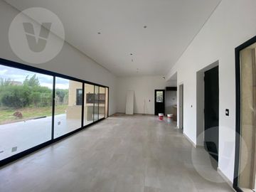Casa en venta - Barrio Los Talas, Canning