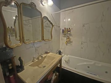 Venta- casa en una planta- 4 ambientes- patio- pileta- garaj